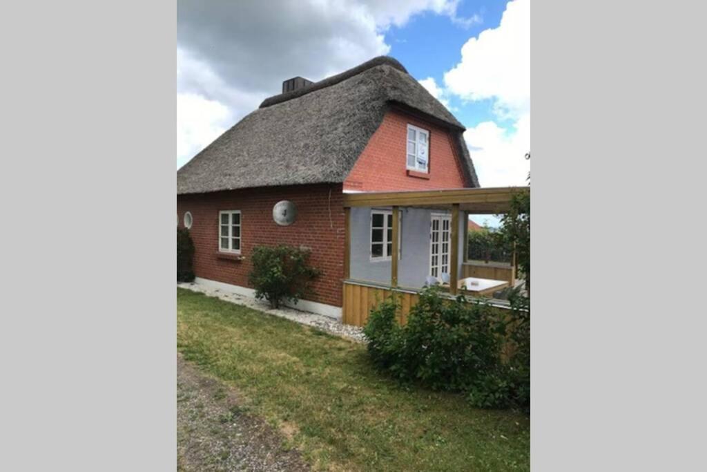 Thatched Holiday Home In Struer, Jutland With A View Exterior photo